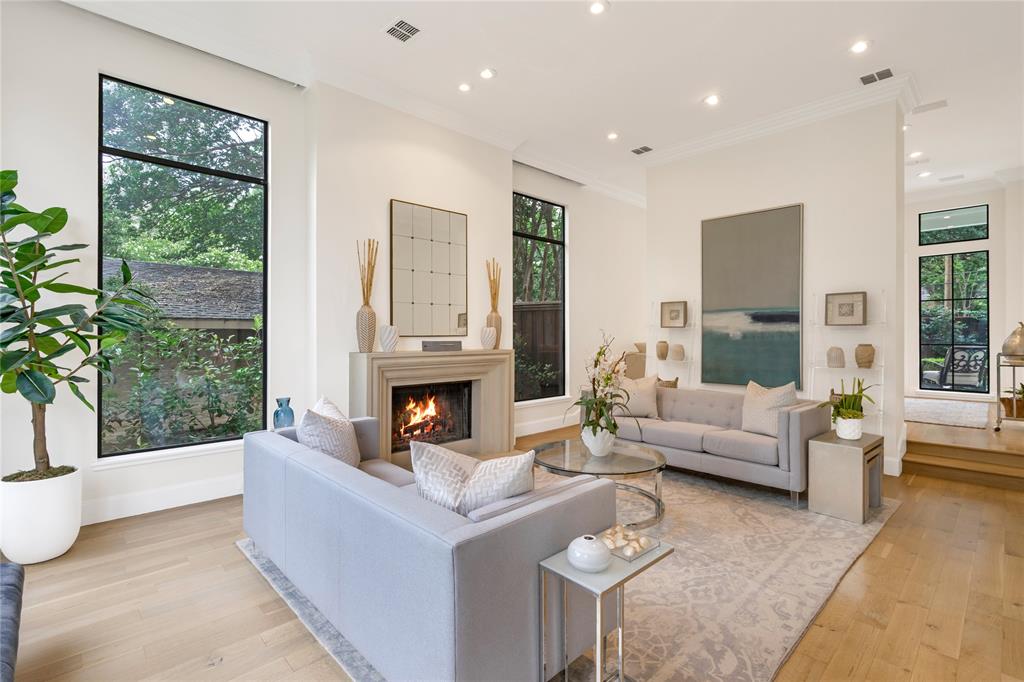 Versailles Pkwy Sacher - Residential