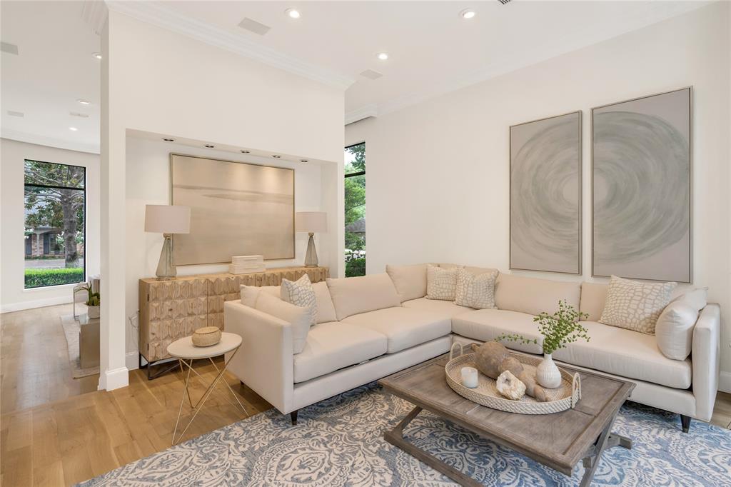 Versailles Pkwy Sacher - Residential