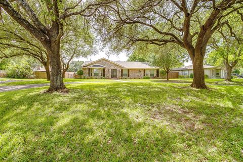 Photo of 802 Shady Creek Drive, Cleburne, TX 76033 (MLS # 21246753)