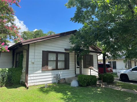 Photo of 1109 E Pearl Street, Stephenville, TX 76401 (MLS # 21094732)