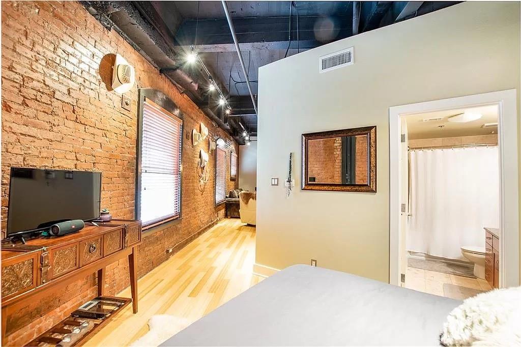 Houston Place Lofts Condo - Residential Lease