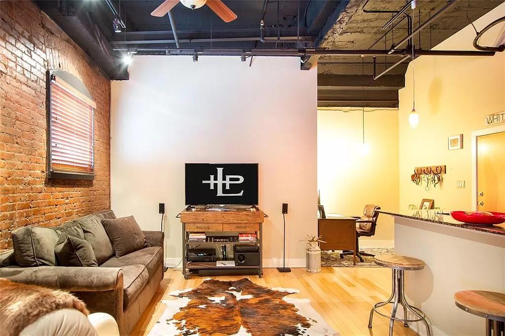 Houston Place Lofts Condo - Residential Lease