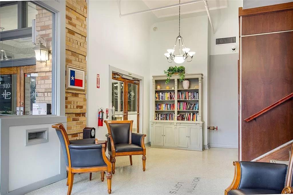 Houston Place Lofts Condo - Residential Lease