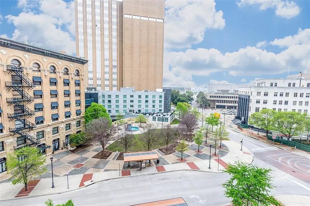 Houston Place Lofts Condo - Residential Lease