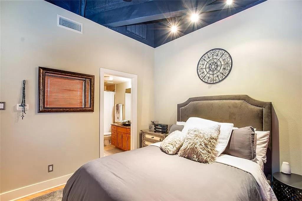 Houston Place Lofts Condo - Residential Lease