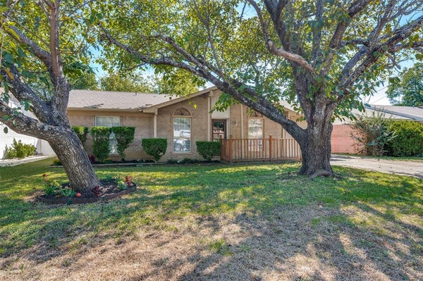 1316 SATURN DR, CEDAR HILL, TX 75104 - Image d76bb09e7828acf6a16ba5a2d6d147bf/916881077