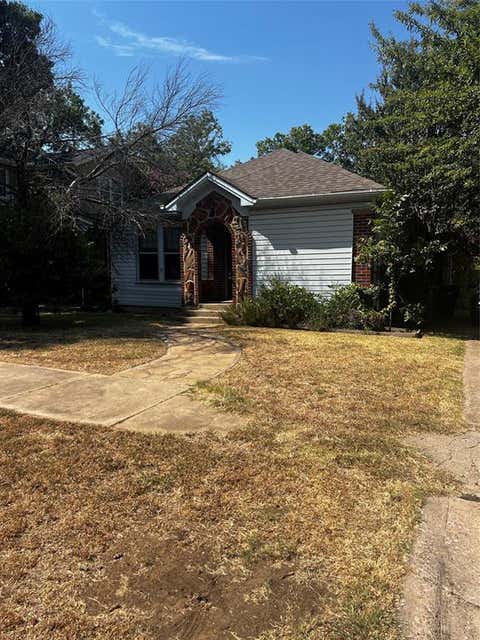 Photo of 1011 W Walker Street, Denison, TX 75020 (MLS # 21363794)