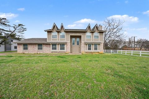 Photo of 6925 Calendar Road #A, Arlington, TX 76001 (MLS # 21199919)