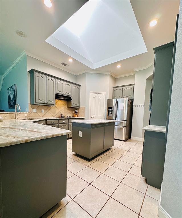 5851 Lorenzo Drive