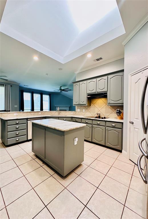 5851 Lorenzo Drive