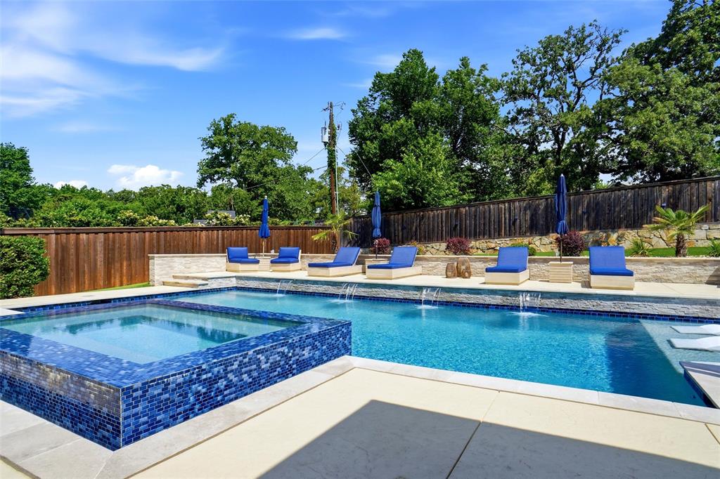 Windsor Estates Keller - Residential