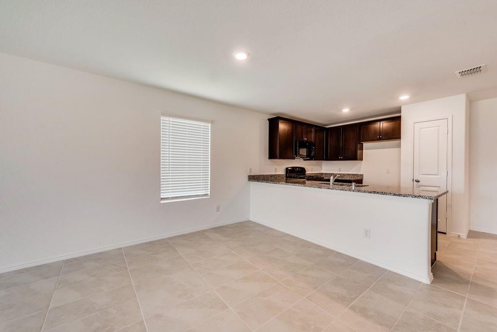 BLUEBONNET EST PH 3 - Residential Lease