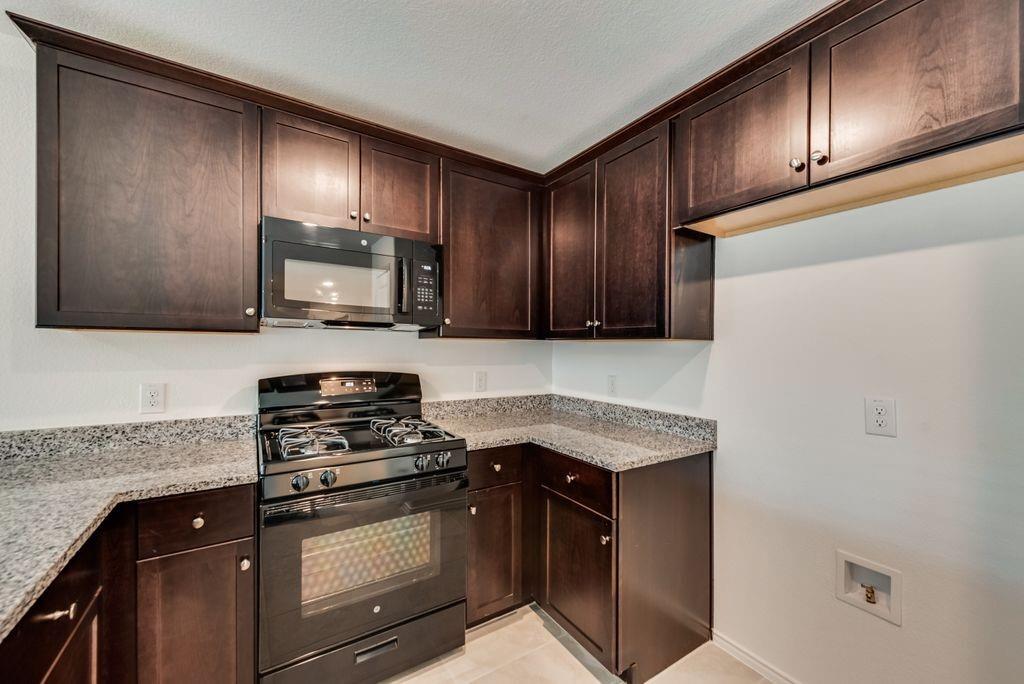 BLUEBONNET EST PH 3 - Residential Lease