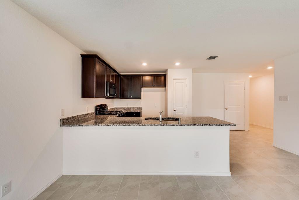 BLUEBONNET EST PH 3 - Residential Lease