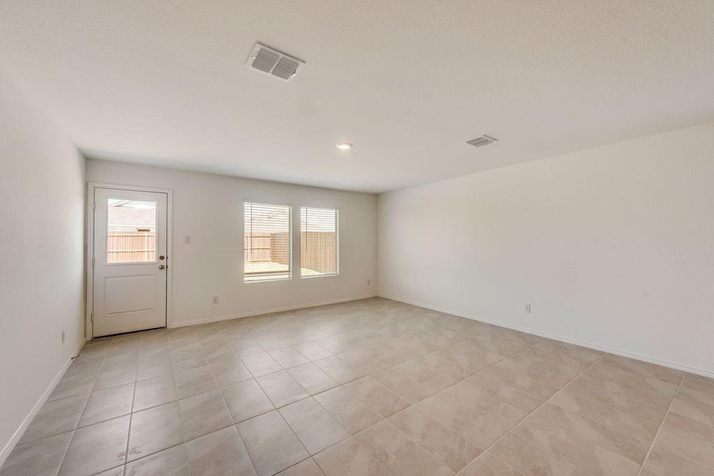 BLUEBONNET EST PH 3 - Residential Lease