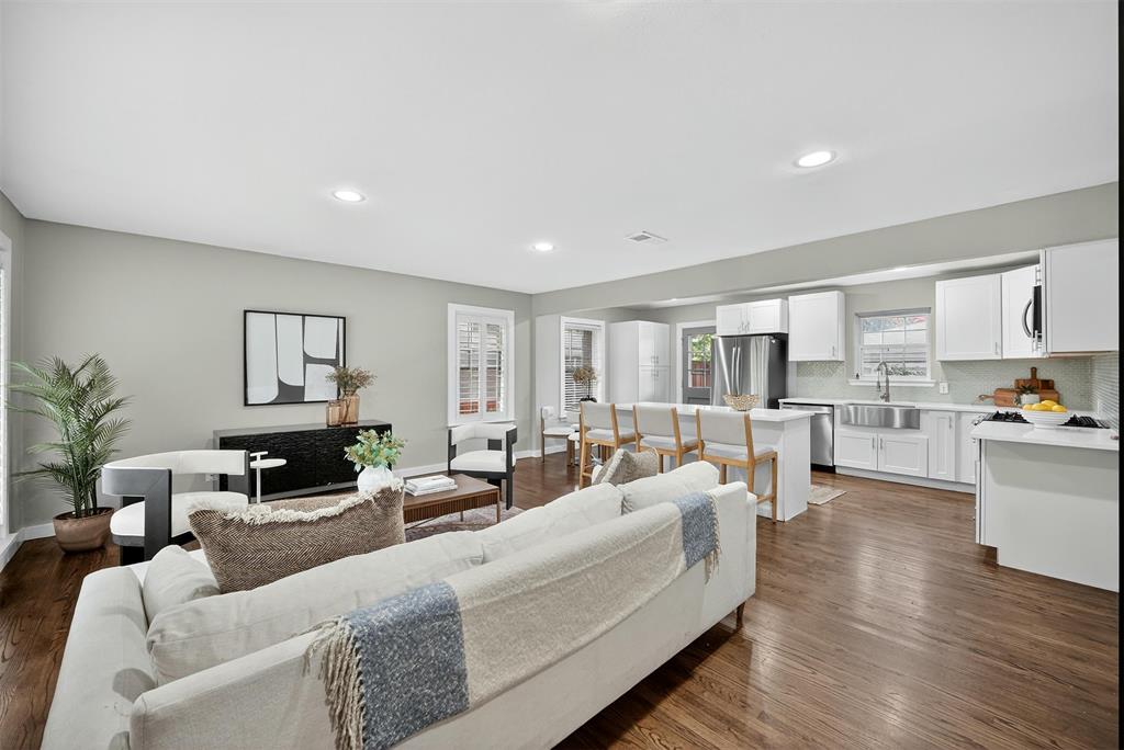 9026 Leaside Drive