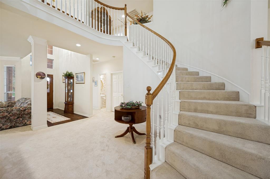 2806 Mayfair Lane