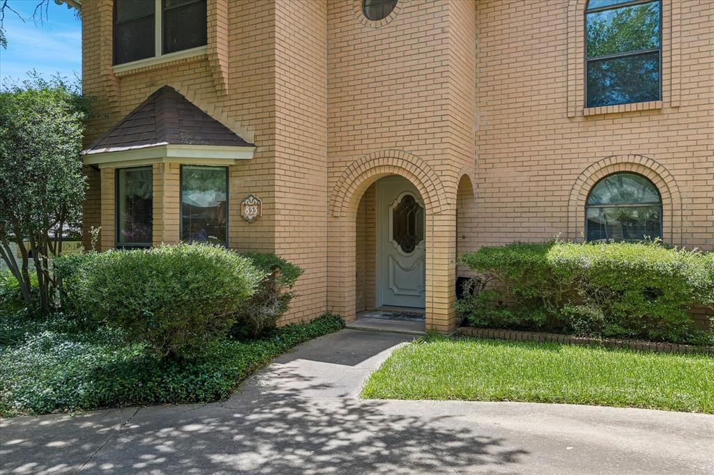 833 Kingston Drive