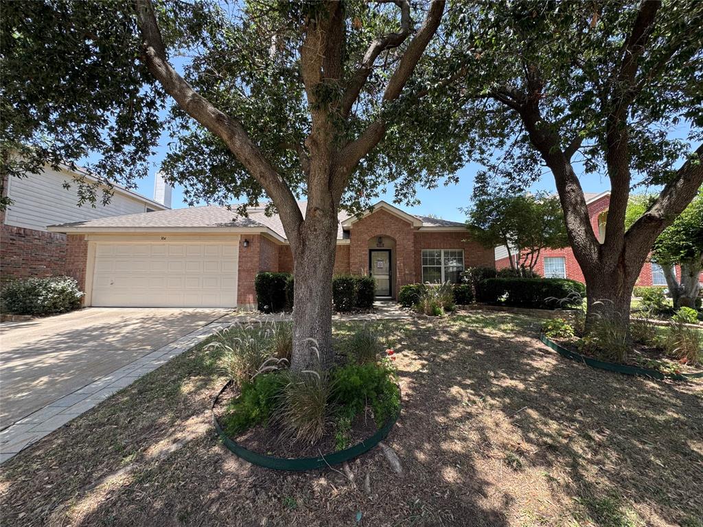 Photo 1 of 30 — 304 E Clover Park Drive, Fort Worth, TX 76140