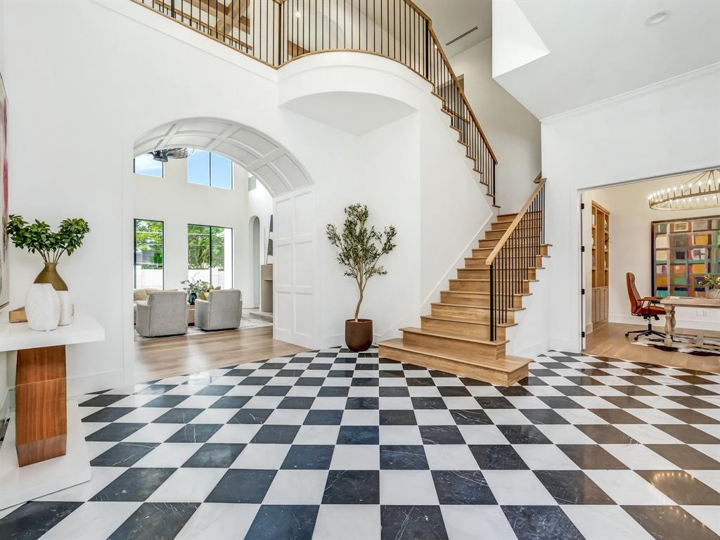4633 Willow Lane