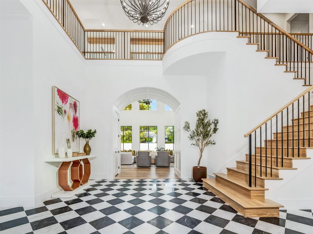 4633 Willow Lane