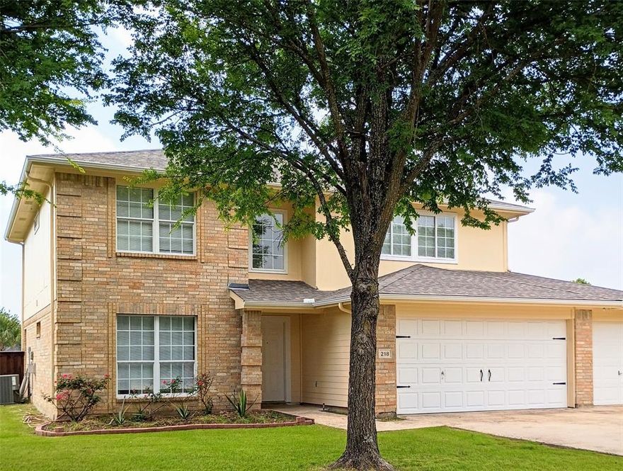 Fresh on the market. beautifully redone, a few faucets still to be installed. 
Luxurious 4 bedrooms, 3 full baths, oversized 3 car garage with entry to utility room-kitchen area & separate entrance to big backyard.
Spacious kitchen, lots of cabinet space, island.Pantry adjoins utility room with even more shelf space. 
Kitchen & breakfast room are measured separately but it is all one nice open area, 
Front bedroom downstairs could be office, study, or craft room. 
Guest bath is downstairs with 1 bedroom plus kitchen, living, & dining area.
Master bedroom & bath, den, & 2 spacious secondary bedrooms upstairs. 
Cul-de-sac lot, so no thru traffic.
Wood fence, sizable patio.
Shows like a new house.
Seller will pay up to 13,000 in concessions.
Combo lockbox, please call for courtesy appointment and code.