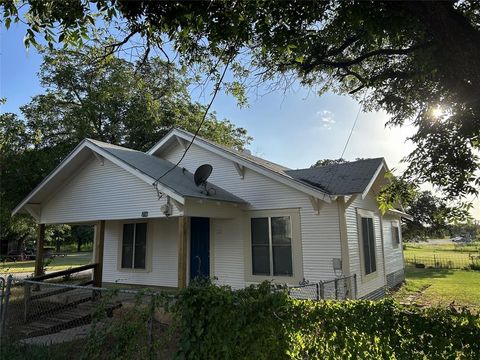 216 S Weatherford Street De Leon TX 76444