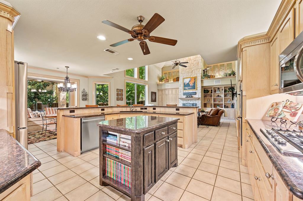 2706 Red Oak Court W