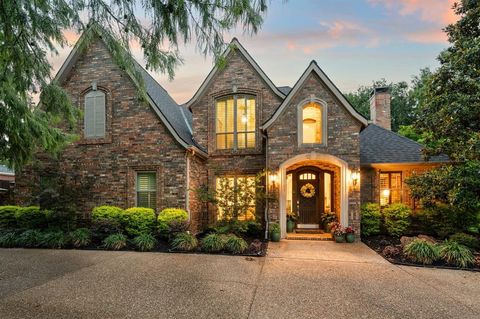 Photo of 2706 Red Oak Court W, Colleyville, TX 76034 (MLS # 21257478)
