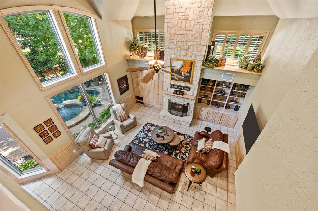 2706 Red Oak Court W