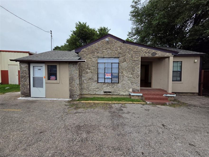 Commercial office for sale.  This property has 5 areas that could be used for individual offices.  There is a kitchen area and a large field behind the property that could be used for storage or extra parking.  This property sits within an industrial and retail area of Dallas so there are many possibilities for this commercial property.