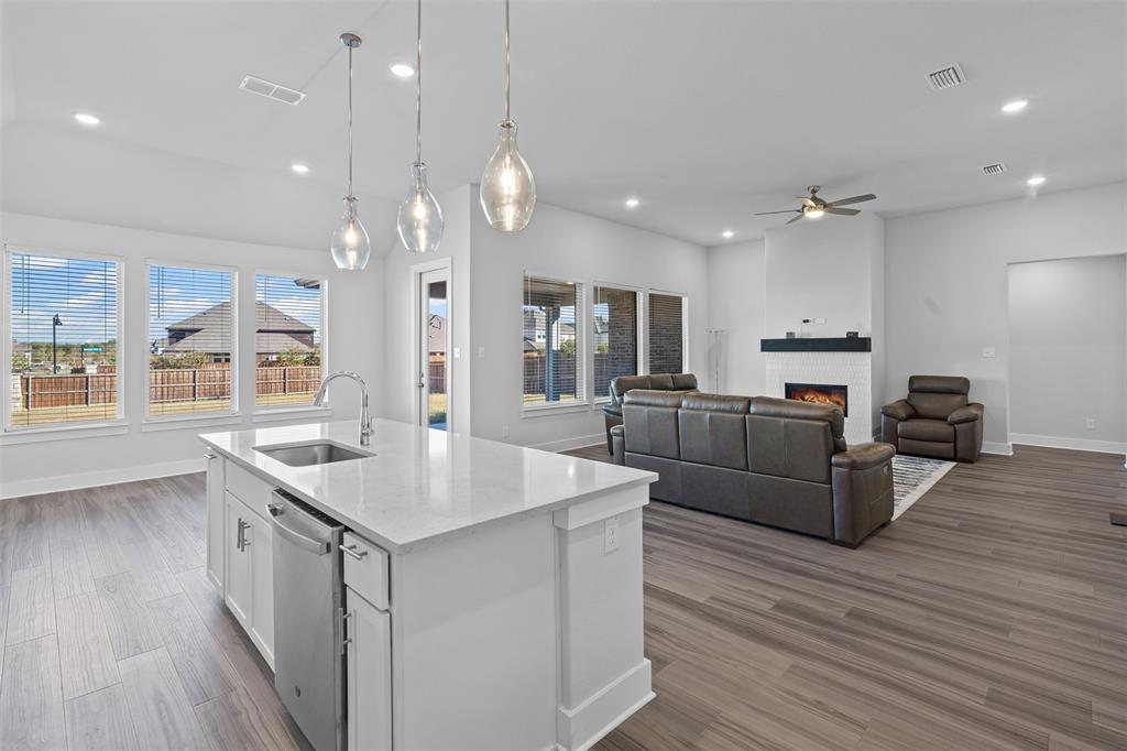 Oaks North Grove Ph I - Residential Lease