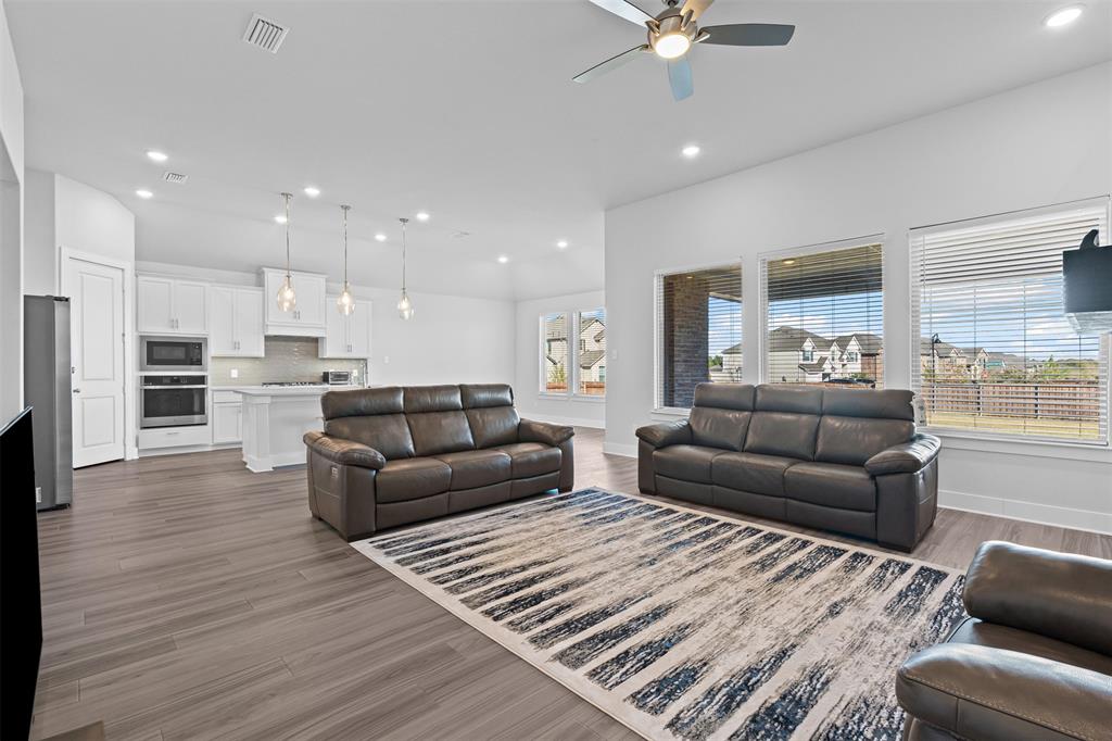 Oaks North Grove Ph I - Residential Lease