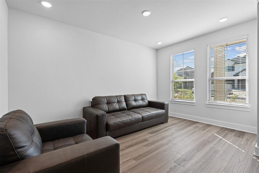 Oaks North Grove Ph I - Residential Lease