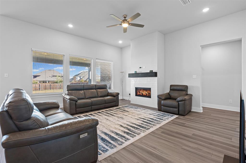 Oaks North Grove Ph I - Residential Lease