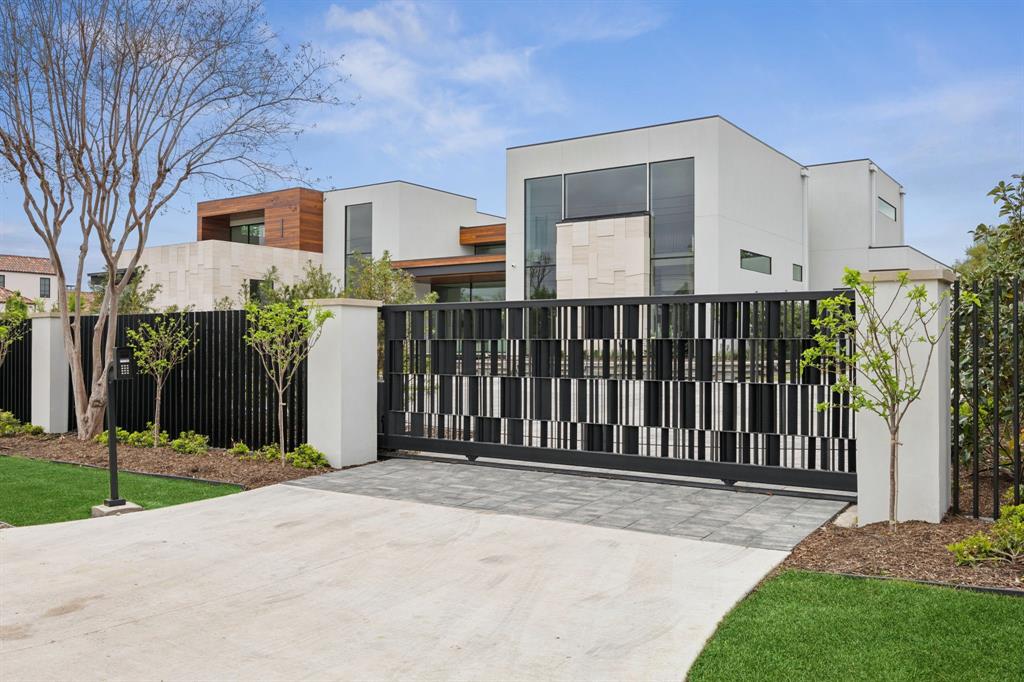 10335 Lennox Lane