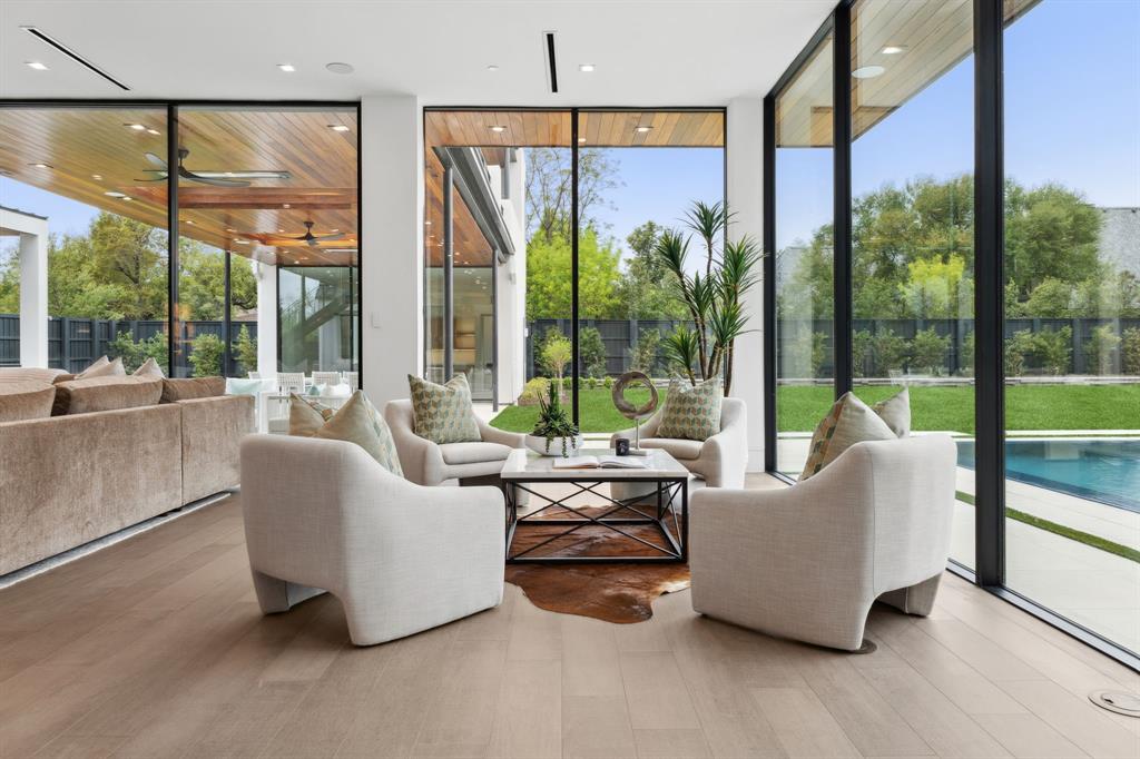 ROXBURY PARK - Residential