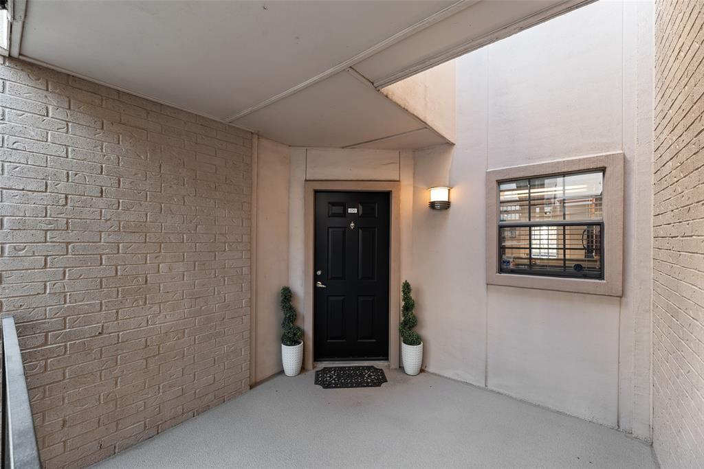 3901 Travis Street 106