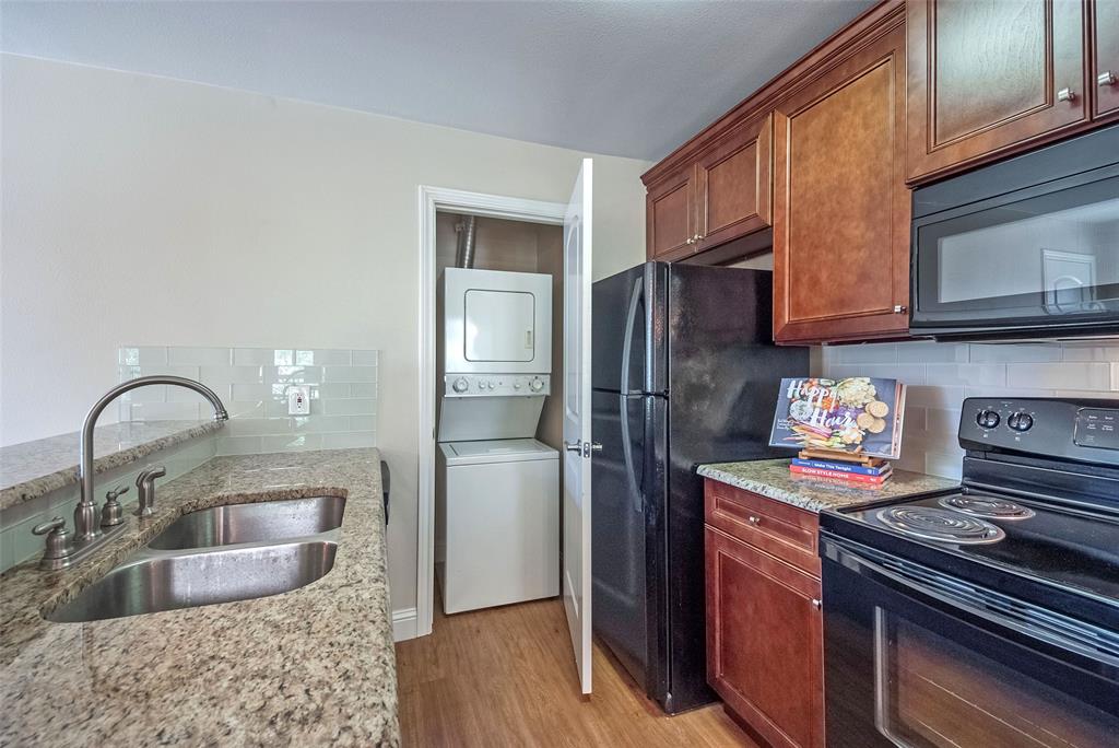 Oaks On Montfort Condos - Residential