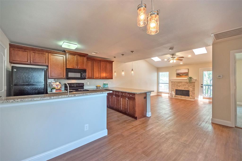 Oaks On Montfort Condos - Residential