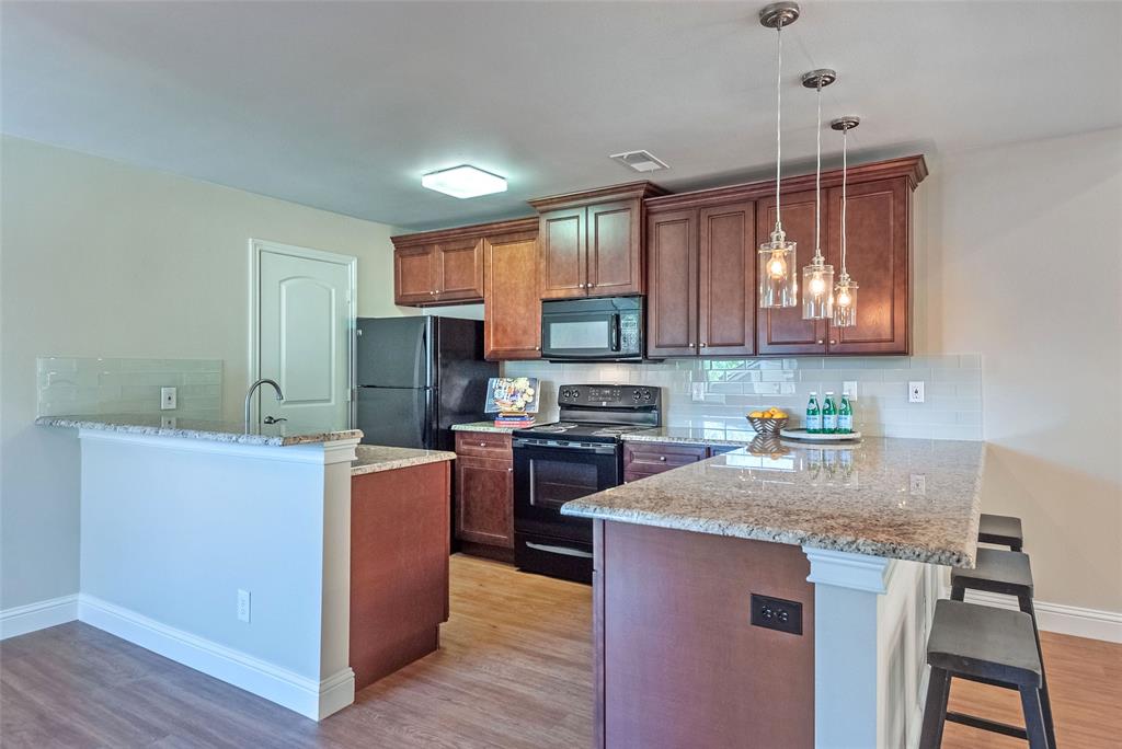 Oaks On Montfort Condos - Residential