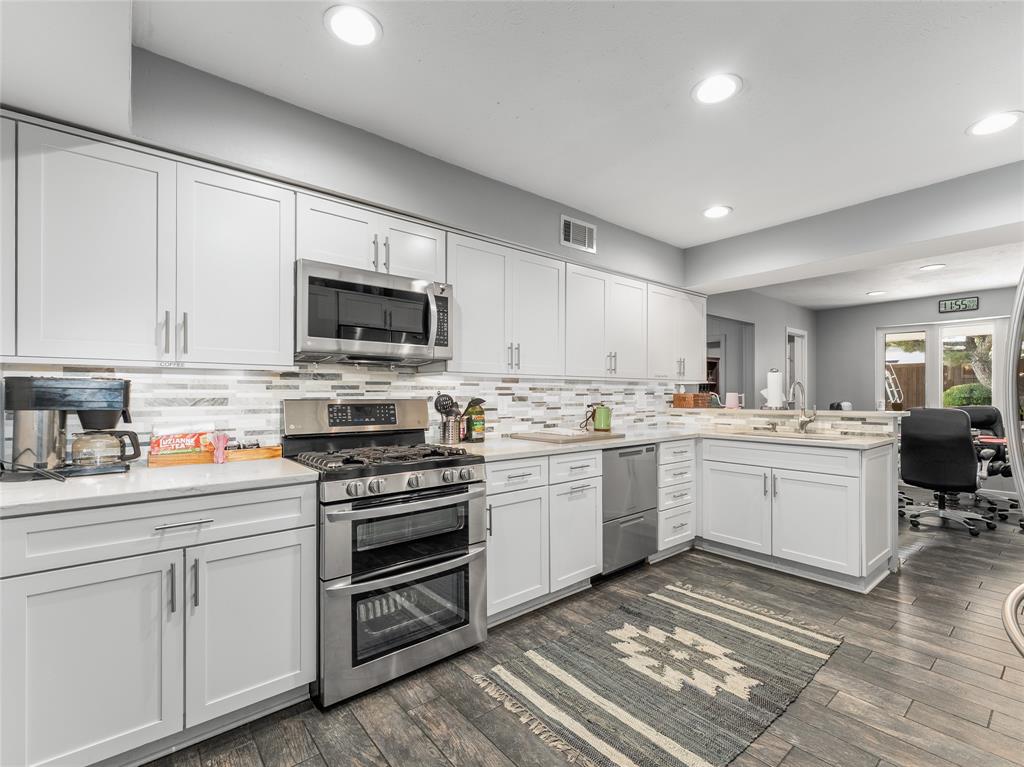 Schreiber Manor 06 Inst - Residential