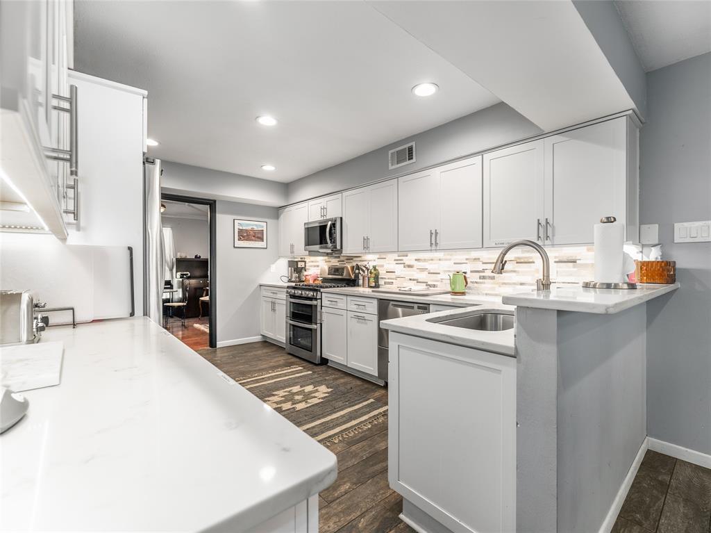 Schreiber Manor 06 Inst - Residential