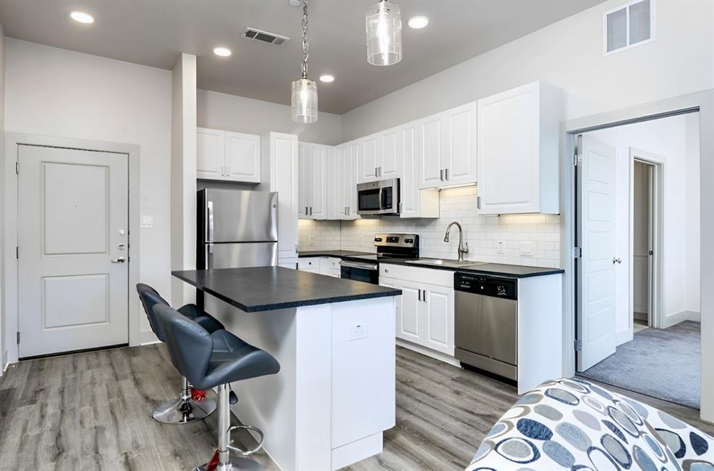 1514 E 15th Street 3