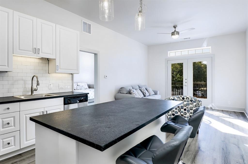 1514 E 15th Street 3