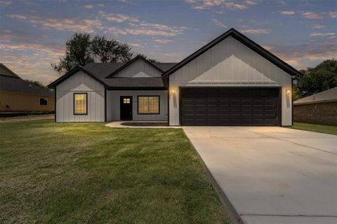 1612 Cheyenne Trail Granbury TX 76048