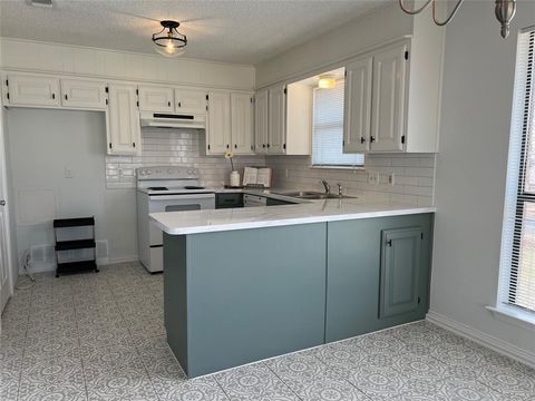 Photo of 202 S Sendero Drive, Decatur, TX 76234 (MLS # 21227481)