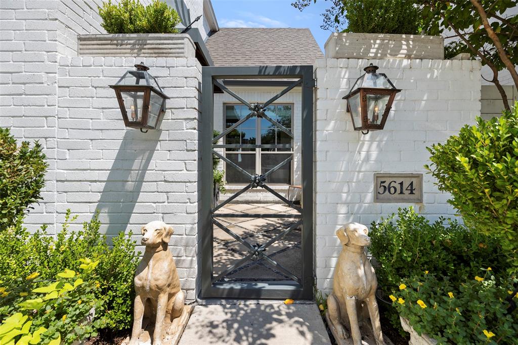5614 Oaks Lane