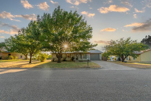 510 S WILLIAMS ST, HAMILTON, TX 76531 - Image d7d4f817f67b6ea6fd2a73c03b080f86/3958833031