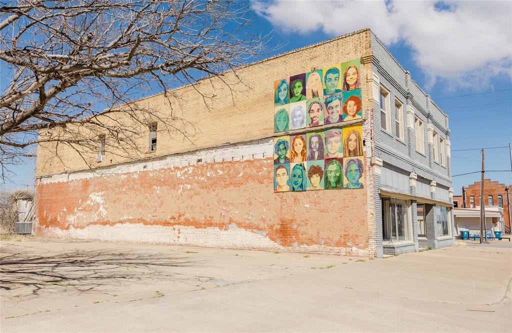 200 W 8th St. Street